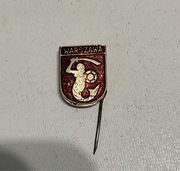 broszka  wpinka SYRENKA WARSZAWSKA metdlowa z czerwoną emalią