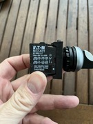 Przełącznik dwupozycyjny ze stykiem NC i NO