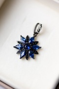Zawieszka Apart / rozeta, srebro z czarnym rodem i cyrkonie