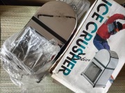 Dla kolekcjonerów: Absolut V**** Ice Crusher (kruszarka do lodu)