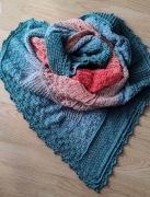 chusta ręcznie wykonana na szydełku