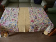 KOMPLET DUŻY OBRUS ŻAKARDOWY ŻÓŁTY 240X140 + BIEŻNIKI W KWIATY VINTAGE PRL 