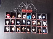 Stranger Things Kinder Joy Cała Kolekcja + Stojak z imionami