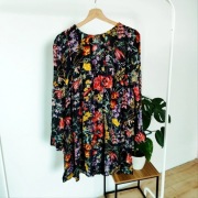 Sukienka H&M 40 L czarna w kwiaty kolorowa rozkloszowana plisy wiskoza