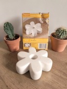 ceramiczny kwiatek ozdobny opis