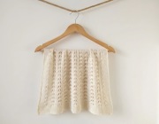 Wiosenny, ażurowy kocyk niemowlęcy 60x80 cm, ecru, 100% merino, handmade