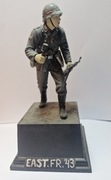 figurka modelarska  niemieckiego żołnierza piechoty z roku 1943, 