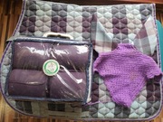 Zestaw Czaprak, Owijki i Nauszniki Mustang + książka i dodatki