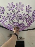 Lampa salonowa z fioletowych kryształków 