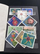 Album/klaser ze znaczkami pocztowymi z okresu prl