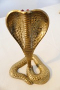 Mosiężna statuetka kobry - talizman bogactwa, 14 cm