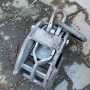 Solidny uchwyt dźwigowy Framax do podnoszenia szalunków