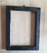 Stara drewniana rama, czarna, ślady po kornikach 21,5x30cm (8)