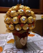 Drzewko Ferero Rocher w doniczce 