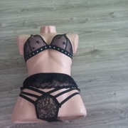 Biustonosz damski i stringi kompielowe pas do pończoch 