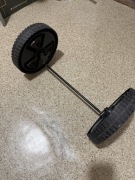 Oś tylna z kółkami do kosiarki elektrycznej Cedrus Cedke42