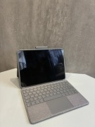 Ipad 9-gen + Logitech Combo Touch 