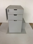 Szafka kempingowa / turystyczna z wyposażeniem