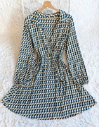 Krótka sukienka rozkloszowana długie rękawy dekolt v Rozmiar 48 4XL modna 