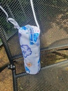 Torebka pokrowiec na butelke wody sznurek przez ramię wodoodporny hand made