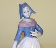 Figurka porcelanowa kobiety w duńskim stroju Wagner & Apel Porzellan