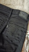 Levis jeansy w26 L30