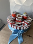 Torcik kinder dla chłopczyka 