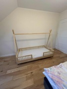 Łóżko Tipi  (marki Luletto) z barierką 