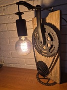 Lampa ozdobna z części rowerowych handmade 