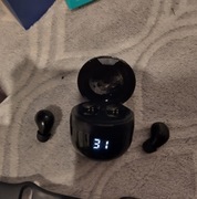 Słuchawki bezprzewodowe z wyświetlaczem jajko