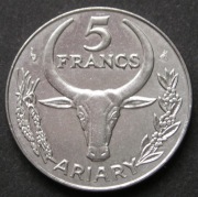 Madagaskar 5 franków 1996 - byk - stan 1/2