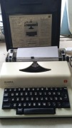 Maszyna do pisania OLYMPIA  Monica Electric De Luxe