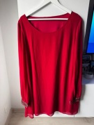 Czerwona luźna tunika wizytowa z biżuteryjnym rękawem oversize 