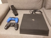 PS4 Pro 1TB + dwa pady Dualshock 4 i stacja ładująca