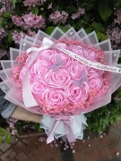 Bukiet róż ze wstążki. 20 róż . Wieczne róże z żywą suszoną gipsówką