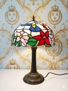 Gabinetowa Witrażowa lampa stołowa Styl Tiffany Koliber Kwiaty Retro 48cm