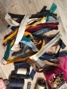 Koronki wstążki guziki zamki nici inne PRL