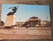 Warszawa - Plac teatralny i Pomnik Bohaterów