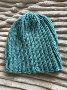 Czapka wykonana na drutach z bawełny dzianinowej