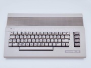 Komputer Commodore C64C, green led