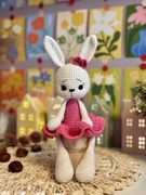 Króliczek w sukience ręcznie robiony na szydełku