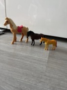 Konie 3 sztuki figurki