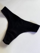 Majtki stringi czarne