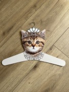 Wieszak na ubrania z kotkiem kotek