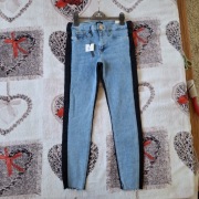 Jeansy mid rise River Island 