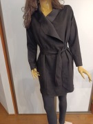 Czarny płaszcz narzutka Cropp S wiązany pasek  kieszenie wiosenny