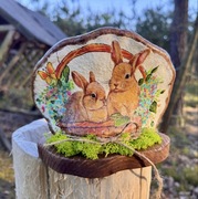 Decoupage na hubie - „zające w koszyku”