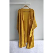 Włoski musztardowy kardigan z wełną r U