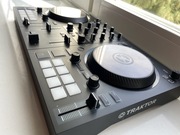 TRAKTOR S2 MKIII DJ controller