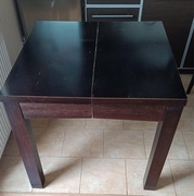 Drewniany stół i krzesła 